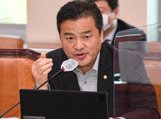 韩国议员林钟成涉嫌收受钱财，被展开了强制调查